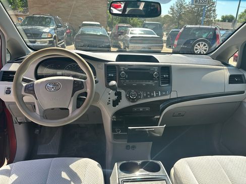 Used 2014 Toyota Sienna LE image 13