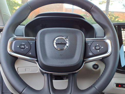 New 2026 Volvo XC40 B4 Plus w/ Climate Package image 22