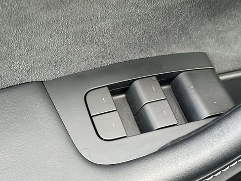 Used 2023 Tesla Model Y Performance image 13