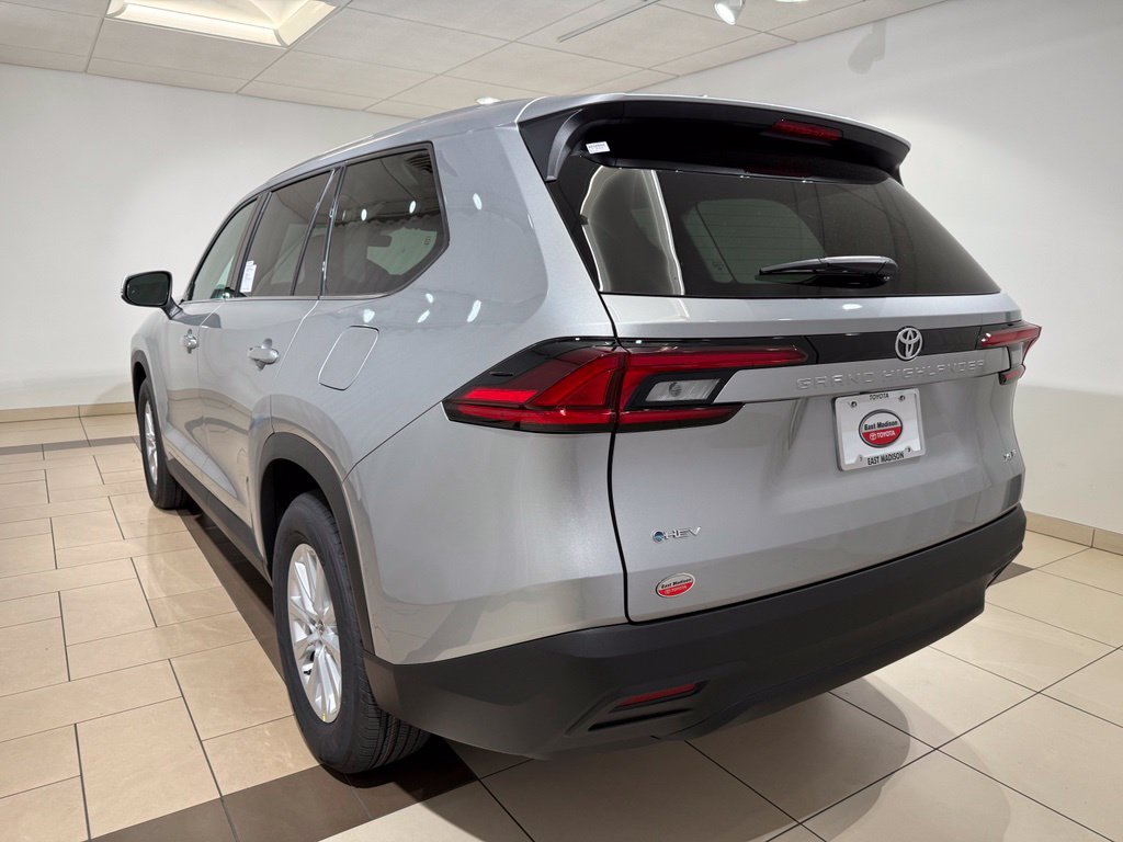 New 2026 Toyota Grand Highlander XLE FWD image 3