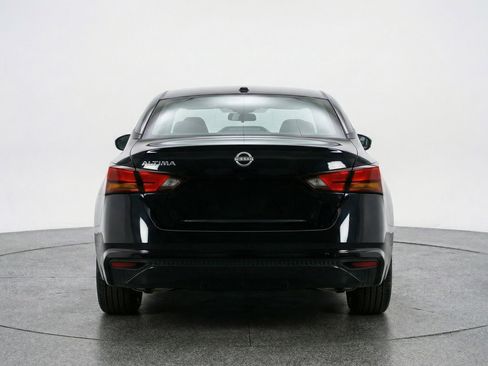 Used 2025 Nissan Altima 2.5 SV FWD image 7