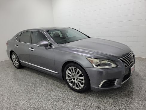 Used 2013 Lexus LS 460 w/ Comfort Pkg RWD image 2