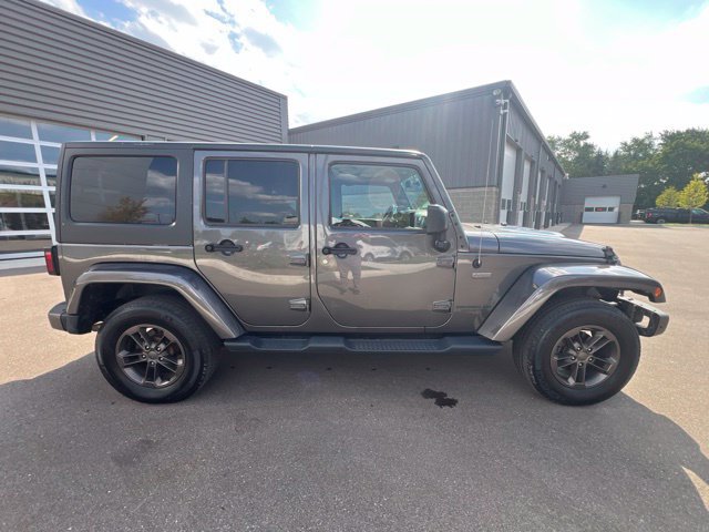 Used 2016 Jeep Wrangler Unlimited Sahara AWD/4WD image 4