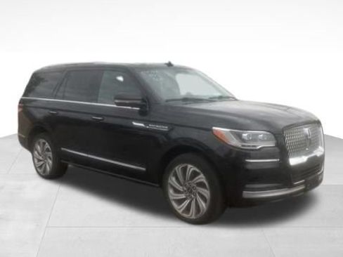 Certified 2023 Lincoln Navigator Reserve AWD/4WD image 11