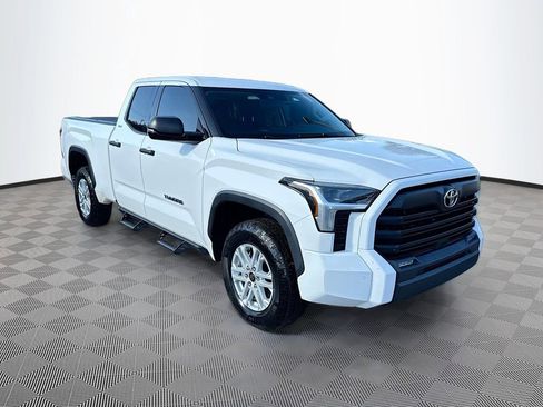 Used 2022 Toyota Tundra SR5 w/ SR5 Convenience Package image 4