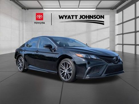 Used 2023 Toyota Camry SE FWD image 4