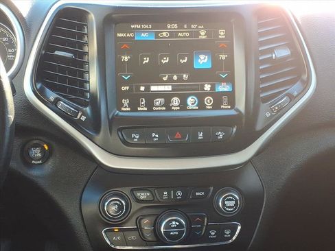 Used 2016 Jeep Cherokee Trailhawk w/ Comfort/Convenience Group image 6