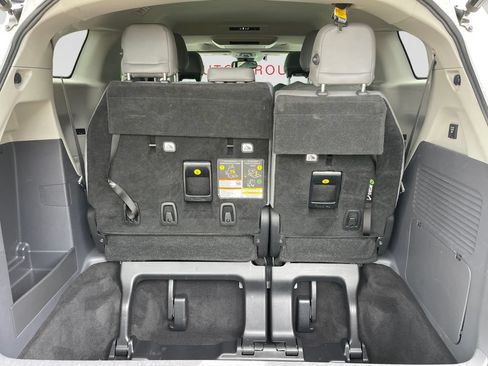 Used 2021 Toyota Sienna XLE w/ XLE Plus Package FWD image 16