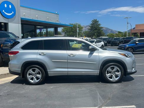 Used 2017 Toyota Highlander Limited AWD/4WD image 2