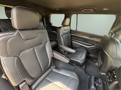 Used 2024 Jeep Grand Cherokee L Limited image 19