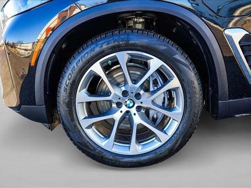 New 2026 BMW X5 xDrive50e image 9