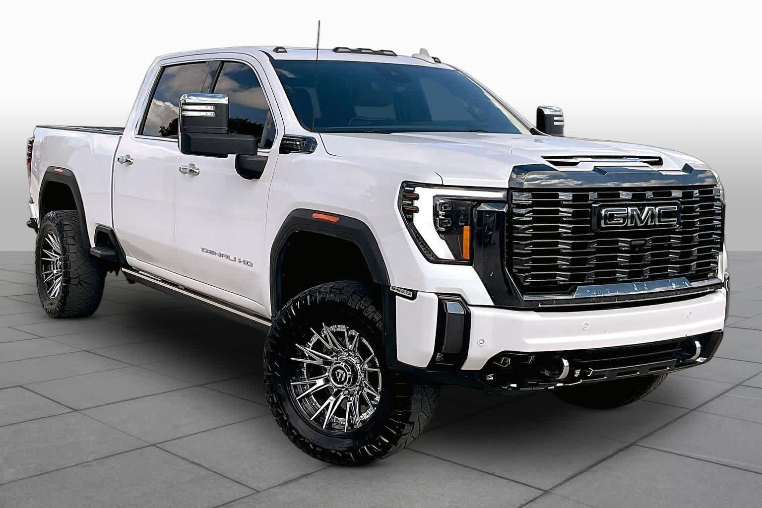 Used 2024 GMC Sierra 2500 Denali Ultimate AWD/4WD image 3