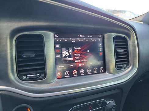 Used 2017 Dodge Charger R/T image 16