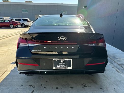 Certified 2025 Hyundai Elantra Sport image 5