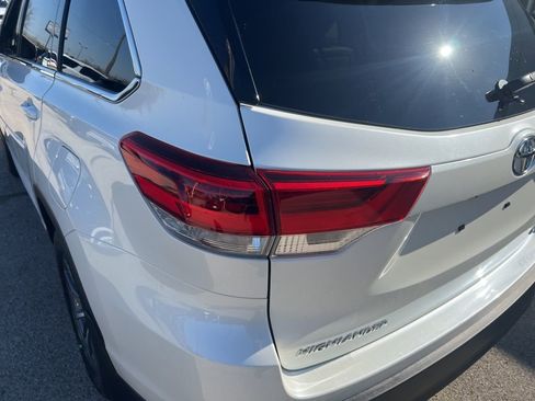 Used 2019 Toyota Highlander XLE image 37