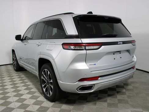 Used 2022 Jeep Grand Cherokee Overland w/ Luxury Tech Group IV image 48