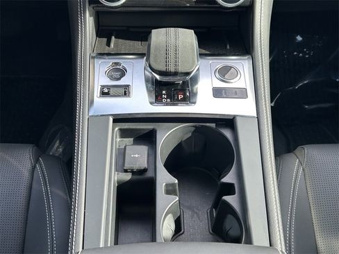Used 2024 Jaguar F-PACE R-Dynamic S image 21