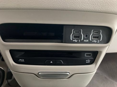 Certified 2021 Chrysler Pacifica Touring-L w/ Uconnect Theater Family Group FWD image 23