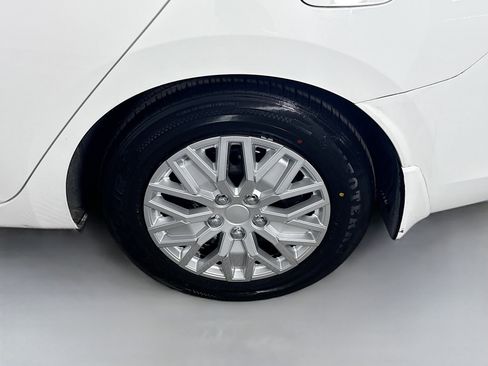 Used 2020 Nissan Versa S image 37