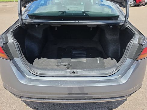 Used 2025 Nissan Altima 2.5 SV FWD image 14