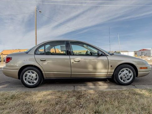Used 2002 Saturn S-Series SL2 image 4