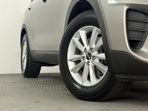 Used 2019 Kia Sorento FWD V6 image 17