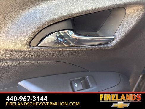 Used 2025 Chevrolet Trax LT w/ LT Convenience Package image 37