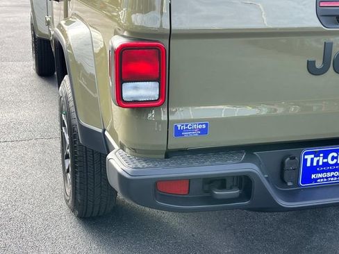 New 2025 Jeep Gladiator Sport image 6