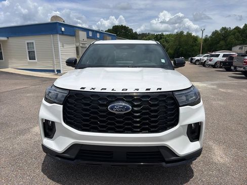 Used 2025 Ford Explorer ST-Line w/ Premium Package AWD/4WD image 2
