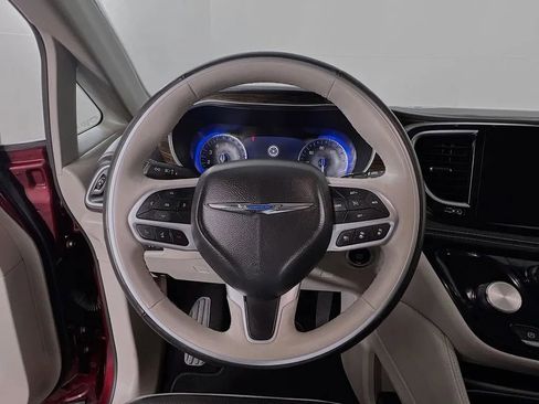 Used 2021 Chrysler Pacifica Limited image 12