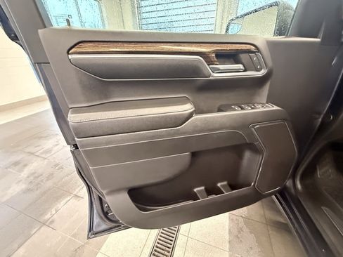 Used 2024 GMC Sierra 1500 Elevation image 32