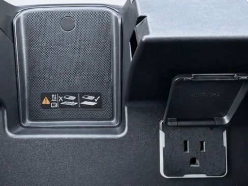 Used 2023 Chevrolet Silverado 1500 High Country w/ Technology Package image 25