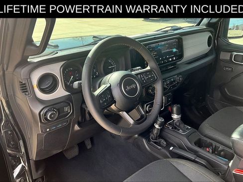 Used 2024 Jeep Wrangler Unlimited image 13