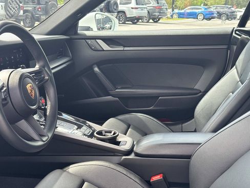 Used 2025 Porsche 911 Carrera RWD image 18