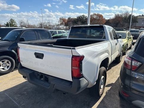 Used 2025 Toyota Tacoma SR image 8