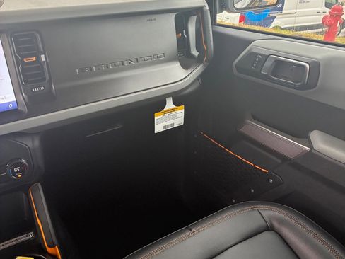 Used 2023 Ford Bronco Badlands w/ Sasquatch Package AWD/4WD image 30