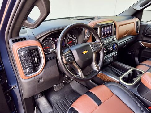 Used 2022 Chevrolet Silverado 1500 High Country w/ Technology Package AWD/4WD image 4