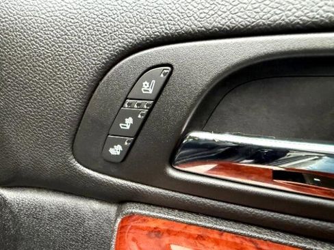 Used 2011 Chevrolet Avalanche LTZ image 12