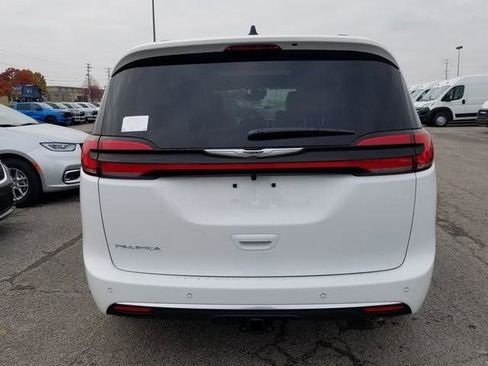 New 2026 Chrysler Pacifica Pinnacle w/ Trailer Tow Group FWD image 4