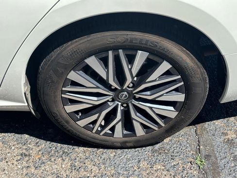 Used 2025 Nissan Altima 2.5 SV FWD image 30