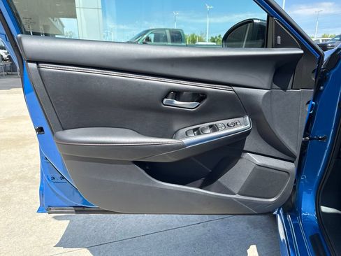 Used 2025 Nissan Sentra SR FWD image 22