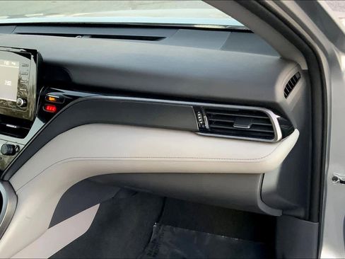 Used 2023 Toyota Camry SE image 17