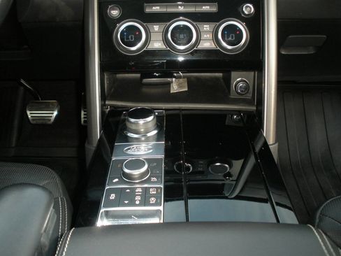 Used 2018 Land Rover Discovery HSE image 39