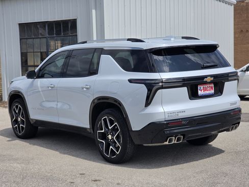 Used 2026 Chevrolet Traverse High Country FWD image 4