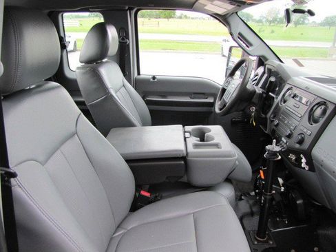 Used 2013 Ford F550 4x4 SuperCab Super Duty w/ Payload Upgrade Pkg image 9