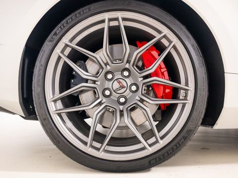 Used 2024 Chevrolet Corvette Z06 RWD image 12