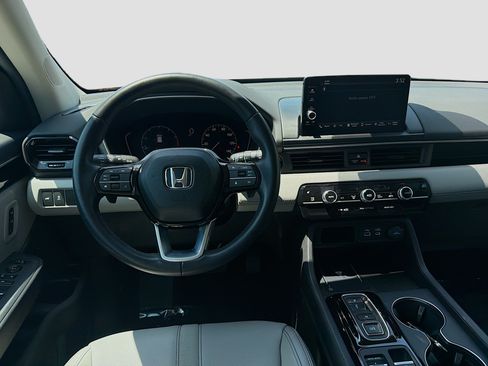 Used 2025 Honda Pilot EX-L image 18