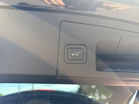 Used 2024 Cadillac XT4 Luxury FWD image 30