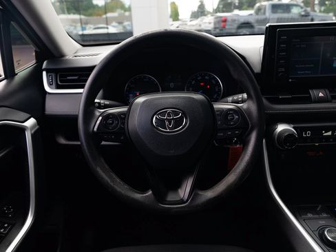 Used 2021 Toyota RAV4 LE AWD/4WD image 11