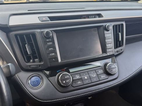 Used 2018 Toyota RAV4 Limited AWD/4WD image 4